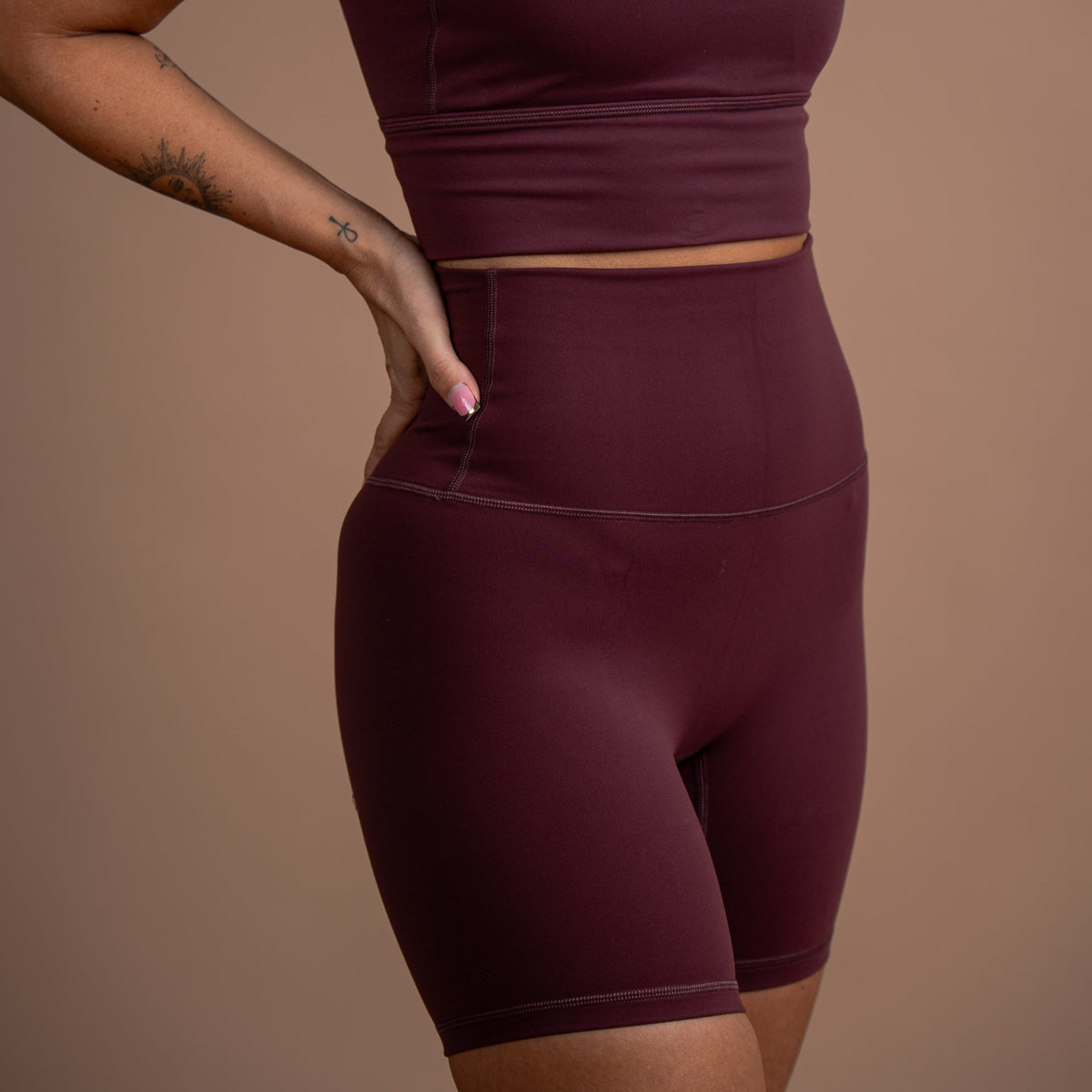 CAICOS SEAMLESS SHORTS WITH WHITE LOGO
