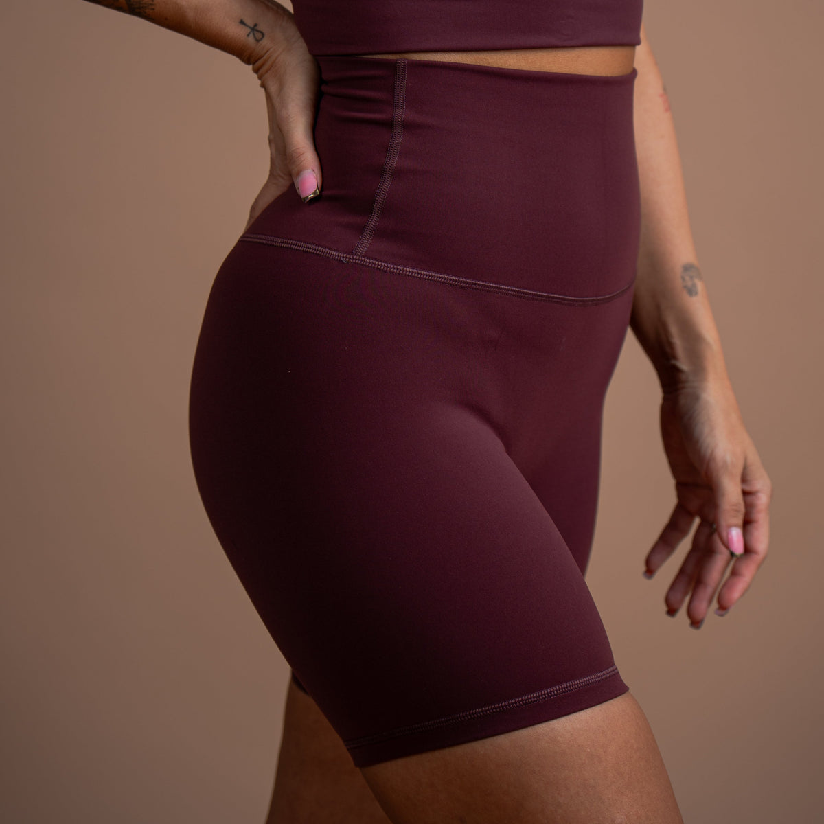 CAICOS SEAMLESS SHORTS WITH WHITE LOGO