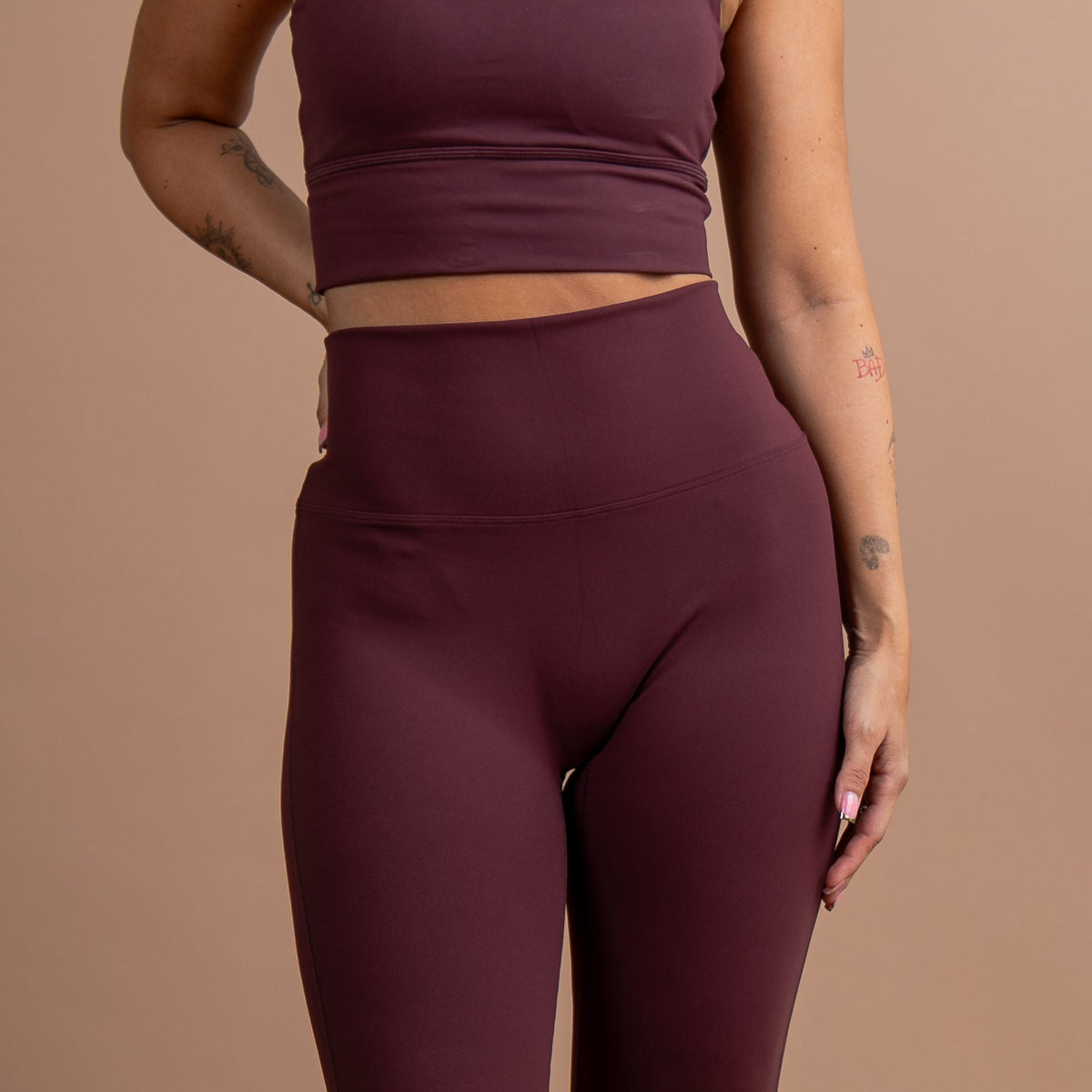 CAICOS SEAMLESS FLARED PANTS WITH WHITE LOGO